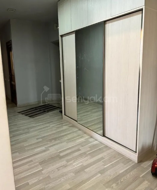 4 Սենյականոց Բնակարան Քարե Շենքում, 93քմ, 2/5 հարկ, Կապիտալ Վերանորոգված