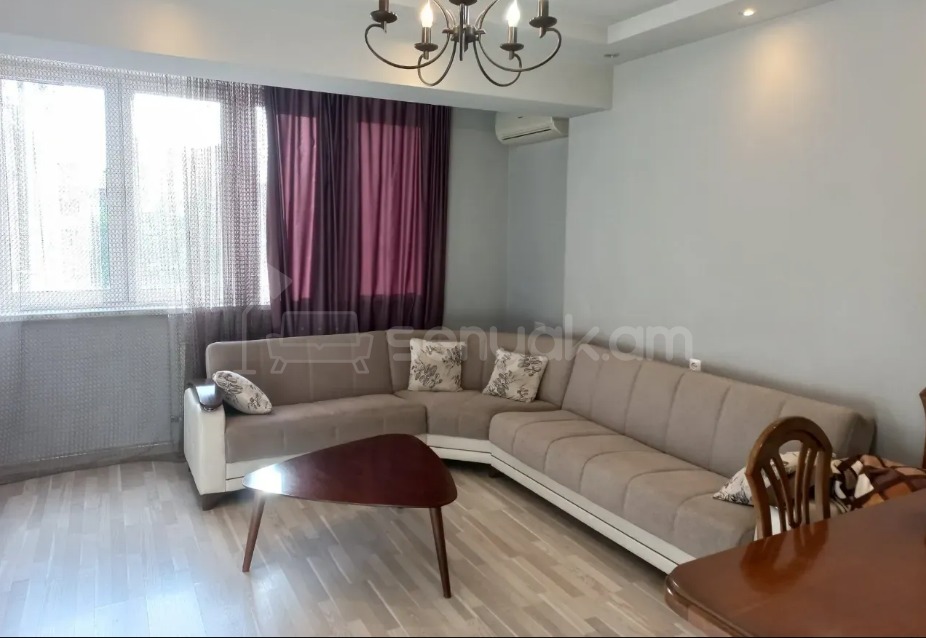 4 Սենյականոց Բնակարան Քարե Շենքում, 93քմ, 2/5 հարկ, Կապիտալ Վերանորոգված