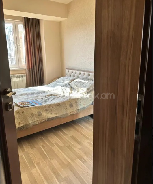 4 Սենյականոց Բնակարան Քարե Շենքում, 93քմ, 2/5 հարկ, Կապիտալ Վերանորոգված