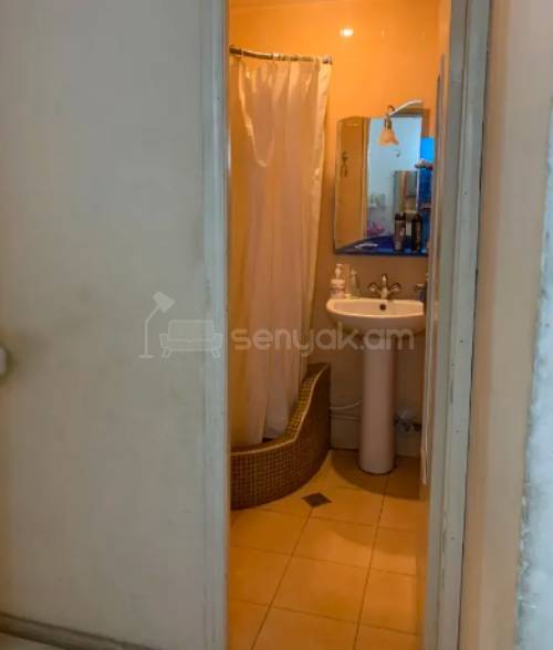 3 Սենյականոց Բնակարան Քարե Շենքում, 60քմ, 5/5 հարկ, Կոսմետիկ Վերանորոգված
