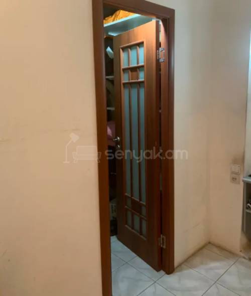 3 Սենյականոց Բնակարան Քարե Շենքում, 60քմ, 5/5 հարկ, Կոսմետիկ Վերանորոգված