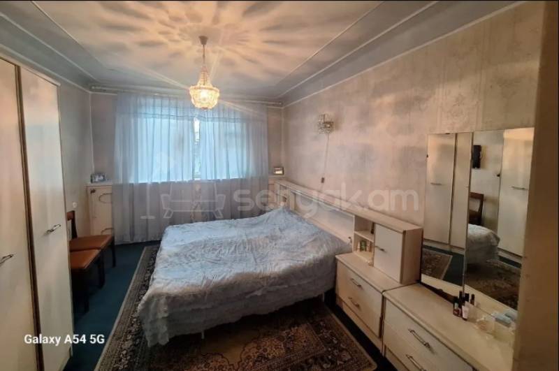 5 Սենյականոց Բնակարան Քարե Շենքում, 109քմ, 1/5 հարկ, Կապիտալ Վերանորոգված