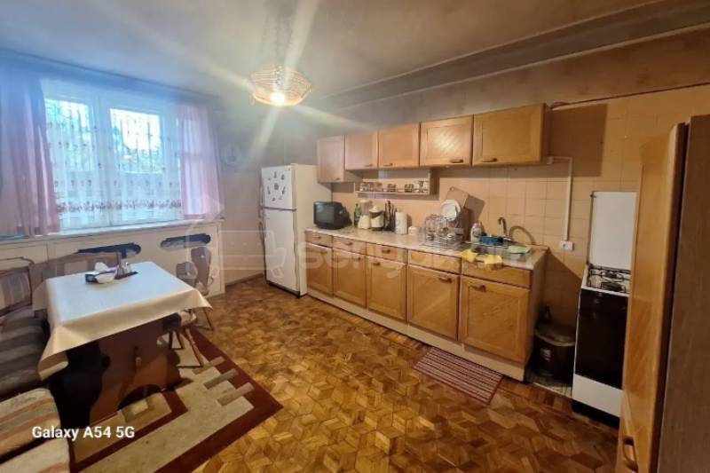 5 Սենյականոց Բնակարան Քարե Շենքում, 109քմ, 1/5 հարկ, Կապիտալ Վերանորոգված