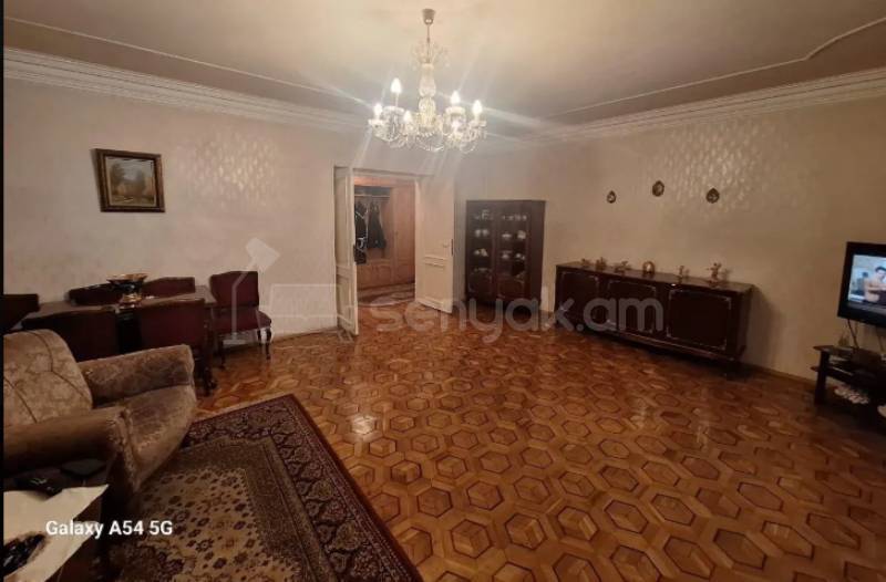 5 Սենյականոց Բնակարան Քարե Շենքում, 109քմ, 1/5 հարկ, Կապիտալ Վերանորոգված