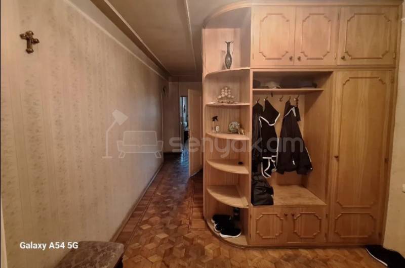 5 Սենյականոց Բնակարան Քարե Շենքում, 109քմ, 1/5 հարկ, Կապիտալ Վերանորոգված