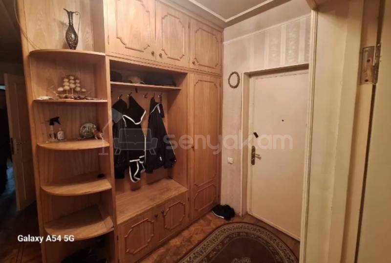 5 Սենյականոց Բնակարան Քարե Շենքում, 109քմ, 1/5 հարկ, Կապիտալ Վերանորոգված