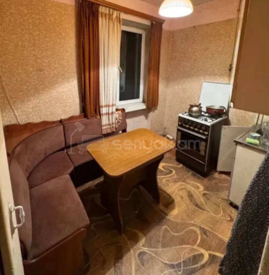 2 Սենյականոց Բնակարան Քարե Շենքում, 52քմ, 5/5 հարկ, Կոսմետիկ Վերանորոգված