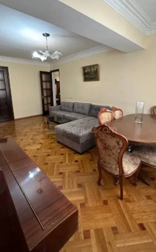 3 Սենյականոց Բնակարան Քարե Շենքում, 68քմ, 4/5 հարկ, Կապիտալ Վերանորոգված