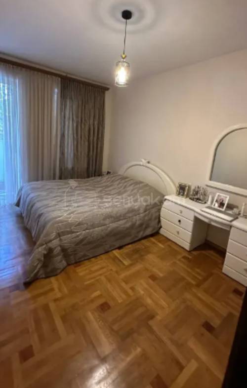 3 Սենյականոց Բնակարան Քարե Շենքում, 68քմ, 4/5 հարկ, Կապիտալ Վերանորոգված