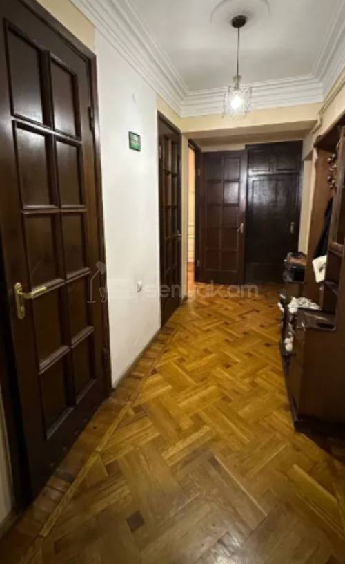 3 Սենյականոց Բնակարան Քարե Շենքում, 68քմ, 4/5 հարկ, Կապիտալ Վերանորոգված