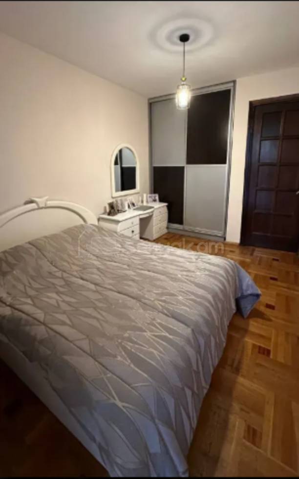 3 Սենյականոց Բնակարան Քարե Շենքում, 68քմ, 4/5 հարկ, Կապիտալ Վերանորոգված