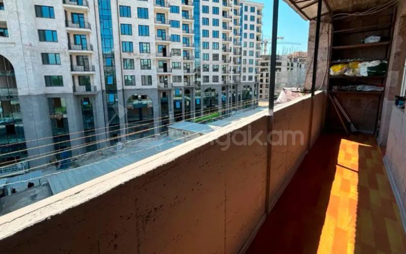 3 Սենյականոց Բնակարան Քարե Շենքում, 82քմ, 4/5 հարկ, Կապիտալ Վերանորոգված