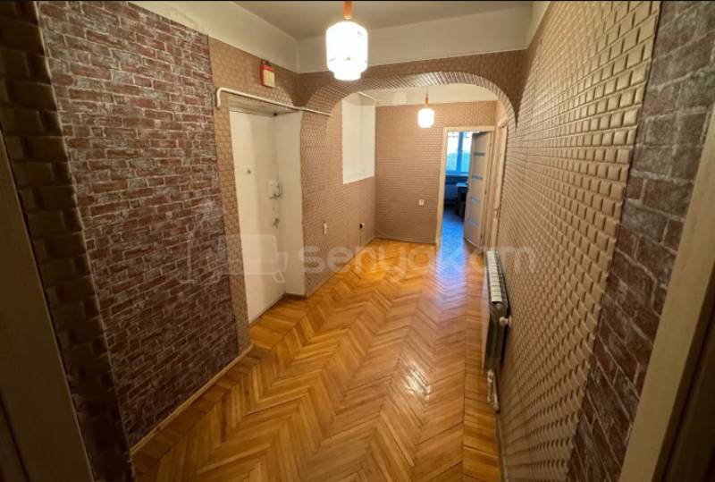 3 Սենյականոց Բնակարան Քարե Շենքում, 82քմ, 4/5 հարկ, Կապիտալ Վերանորոգված
