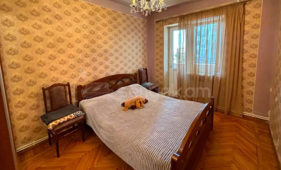 3 Սենյականոց Բնակարան Քարե Շենքում, 82քմ, 4/5 հարկ, Կապիտալ Վերանորոգված