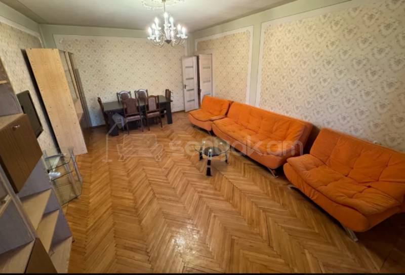 3 Սենյականոց Բնակարան Քարե Շենքում, 82քմ, 4/5 հարկ, Կապիտալ Վերանորոգված
