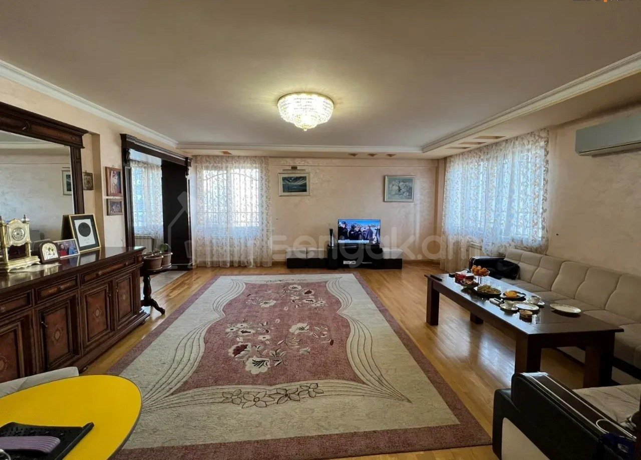 6 Սենյականոց Բնակարան Նորակառույցում, 204քմ, 8/8 հարկ, Կապիտալ Վերանորոգված