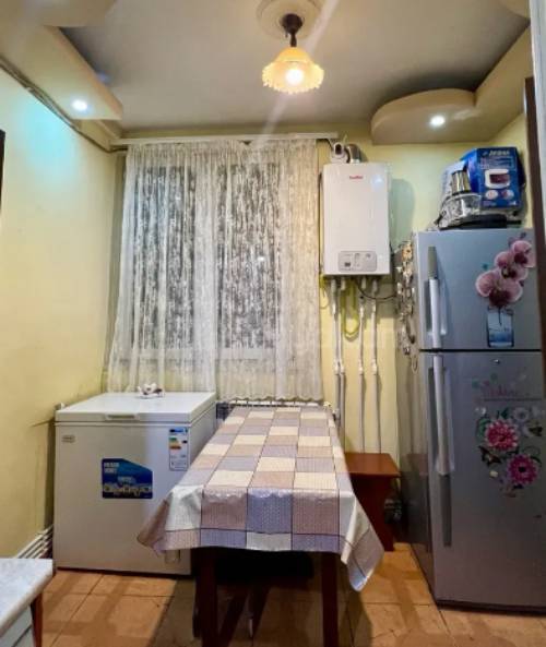 3 Սենյականոց Բնակարան Քարե Շենքում, 80քմ, 4/4 հարկ, Կապիտալ Վերանորոգված