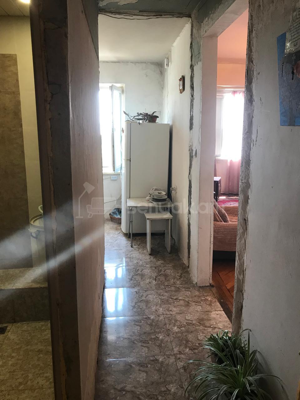 3 Սենյականոց Բնակարան, 50քմ, 5/5 հարկ, Նորմալ Վիճակում