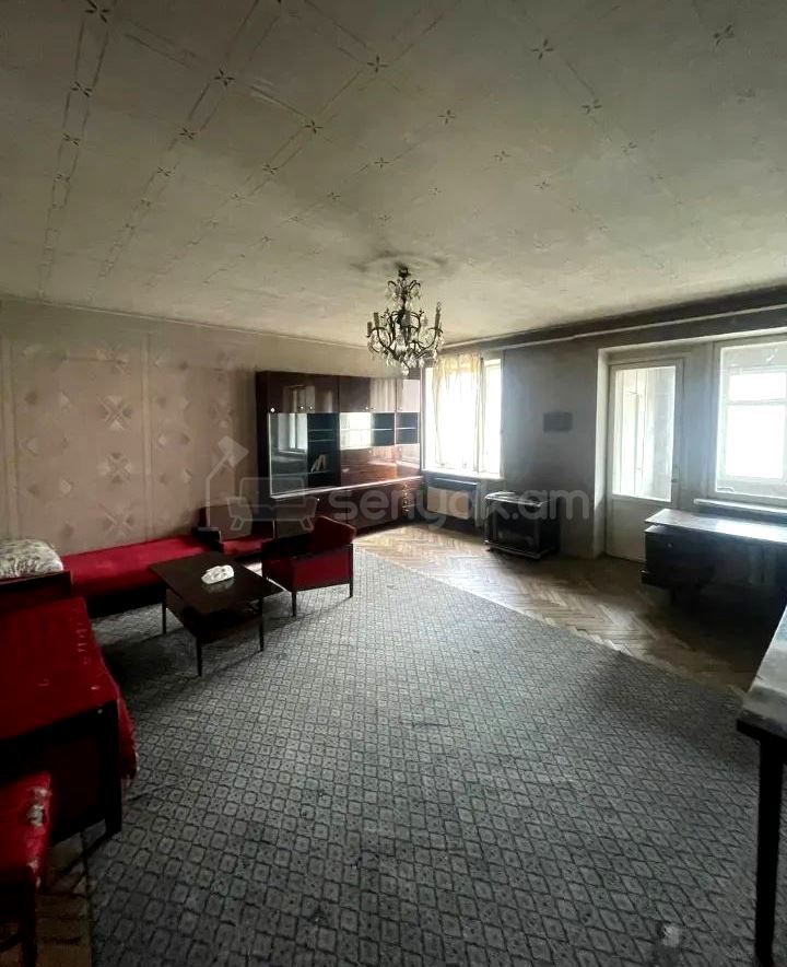 3 Սենյականոց Բնակարան Քարե Շենքում, 85քմ, 3/5 հարկ, Պետական Վիճակում