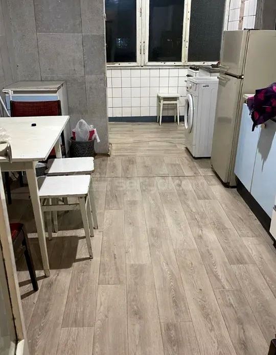3 Սենյականոց Բնակարան Քարե Շենքում, 85քմ, 3/5 հարկ, Պետական Վիճակում