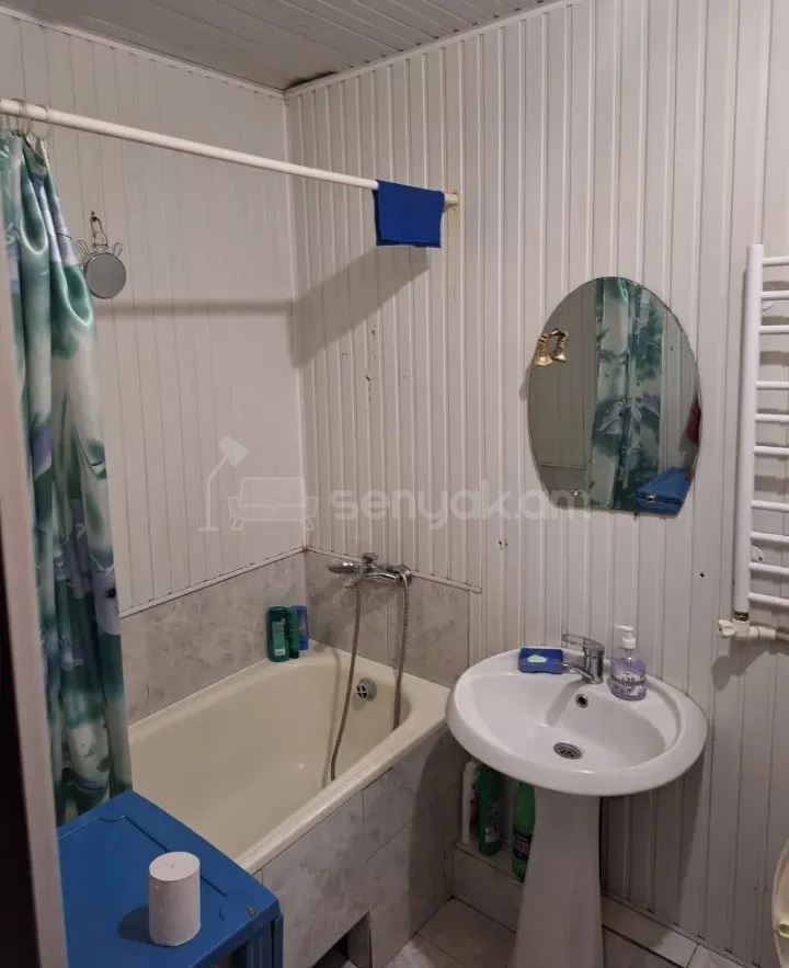4 Սենյականոց Բնակարան Քարե Շենքում, 85քմ, 1/5 հարկ, Կապիտալ Վերանորոգված
