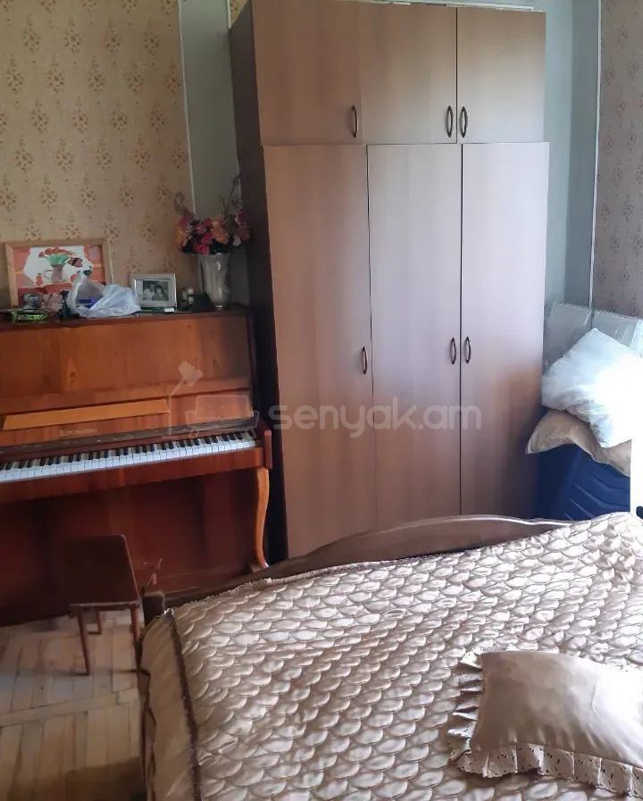 3 Սենյականոց Բնակարան Քարե Շենքում, 82քմ, 4/5 հարկ, Նորմալ Վիճակում