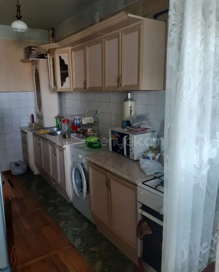 3 Սենյականոց Բնակարան Քարե Շենքում, 82քմ, 4/5 հարկ, Նորմալ Վիճակում
