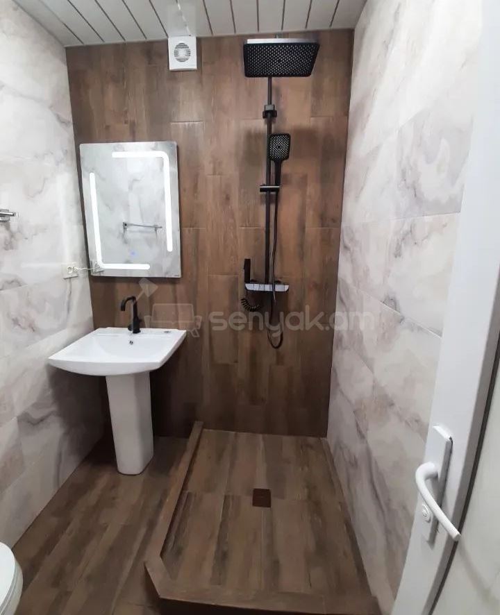 2 Սենյականոց Բնակարան, 40քմ, 5/9 հարկ, Կապիտալ Վերանորոգված