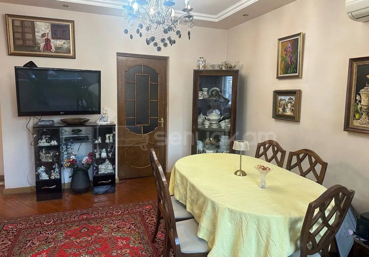 3 Սենյականոց Բնակարան Քարե Շենքում, 66քմ, 3/5 հարկ, Նորմալ Վիճակում
