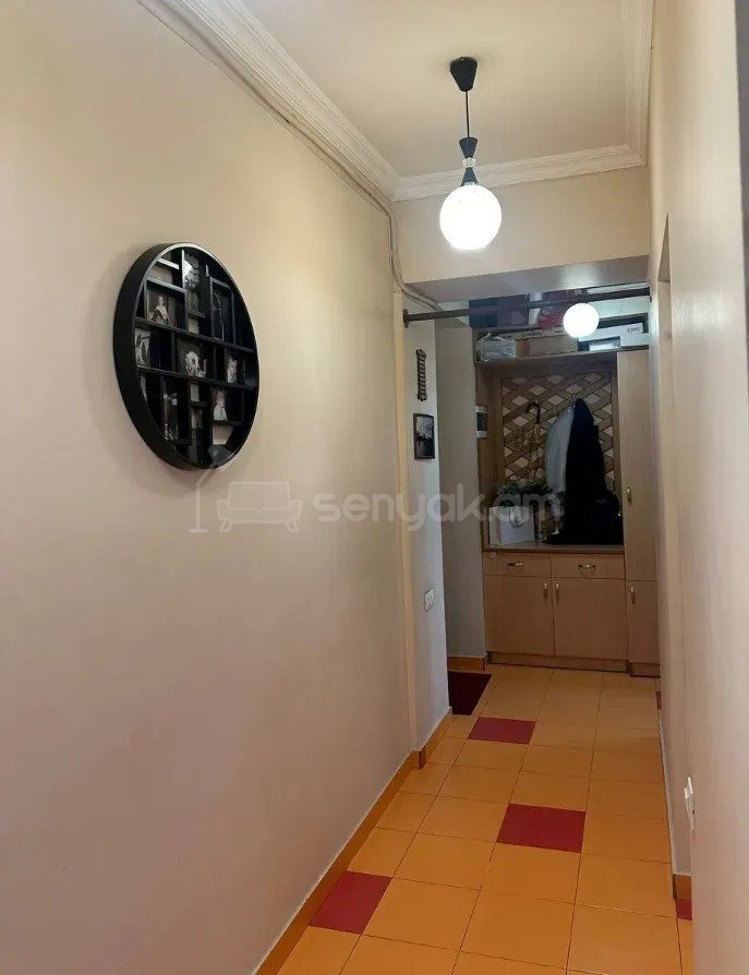 3 Սենյականոց Բնակարան Քարե Շենքում, 66քմ, 3/5 հարկ, Նորմալ Վիճակում