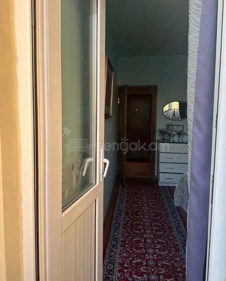 3 Սենյականոց Բնակարան Քարե Շենքում, 66քմ, 3/5 հարկ, Նորմալ Վիճակում