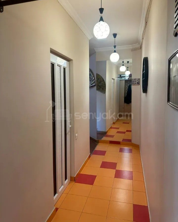 3 Սենյականոց Բնակարան Քարե Շենքում, 66քմ, 3/5 հարկ, Նորմալ Վիճակում