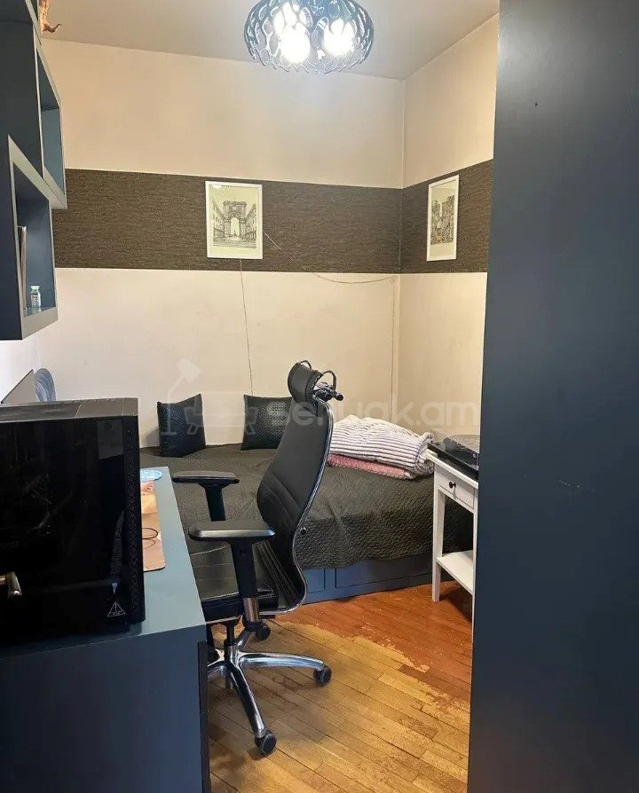3 Սենյականոց Բնակարան Քարե Շենքում, 66քմ, 3/5 հարկ, Նորմալ Վիճակում