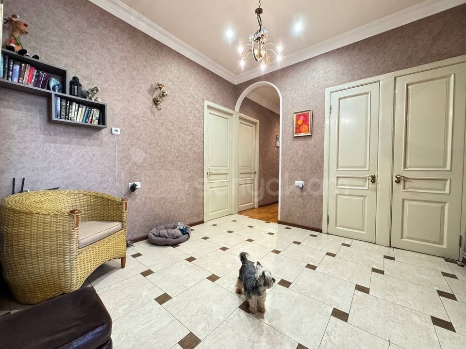 3 Սենյականոց Բնակարան Քարե Շենքում, 105քմ, 2/5 հարկ, Դիզայներական Վերանորոգված