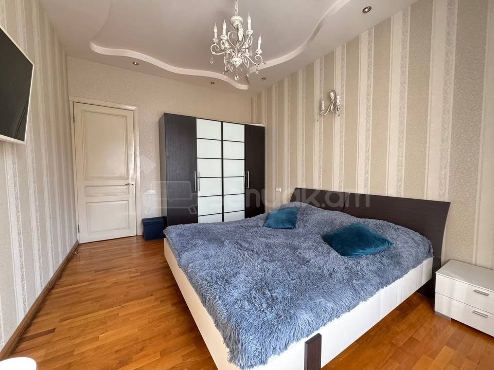 3 Սենյականոց Բնակարան Քարե Շենքում, 105քմ, 2/5 հարկ, Դիզայներական Վերանորոգված