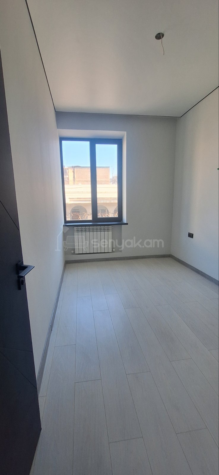 2 Սենյականոց Բնակարան Քարե Շենքում, 31քմ, 2/3 հարկ, Դիզայներական Վերանորոգված