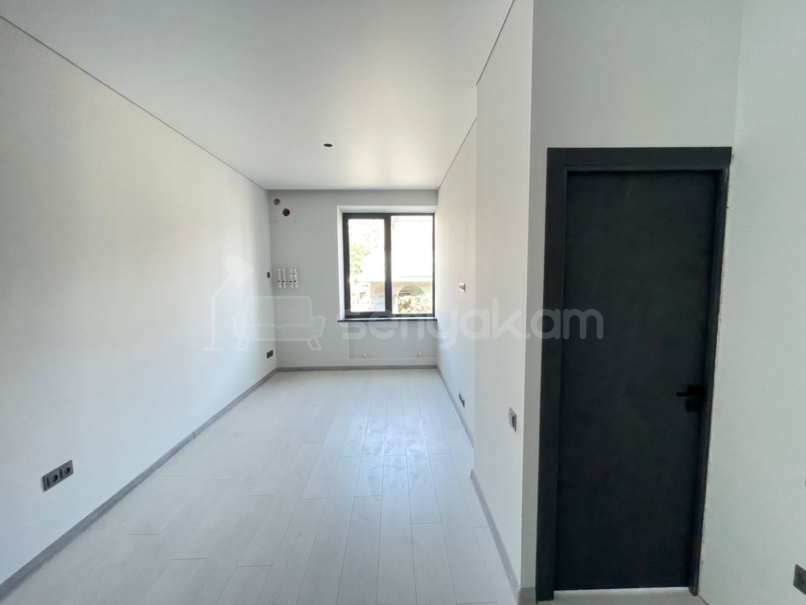 2 Սենյականոց Բնակարան Քարե Շենքում, 31քմ, 2/3 հարկ, Դիզայներական Վերանորոգված