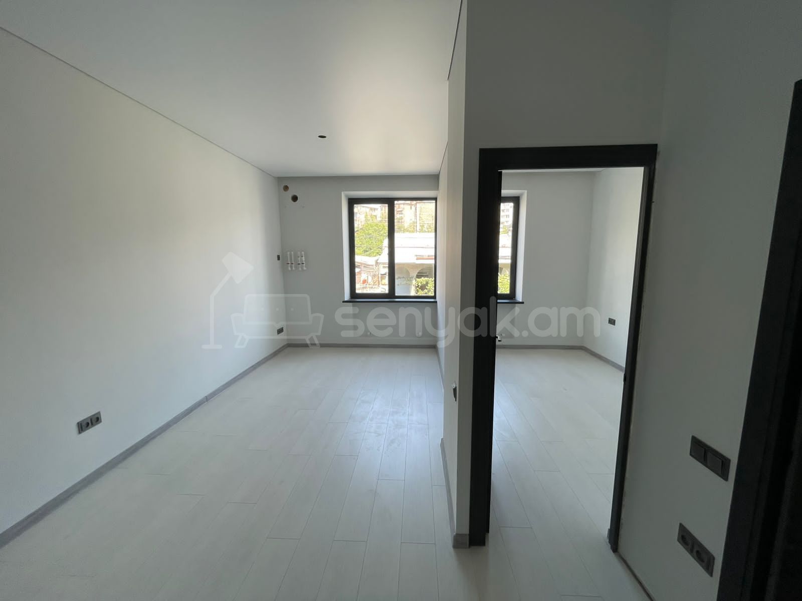 2 Սենյականոց Բնակարան Քարե Շենքում, 31քմ, 2/3 հարկ, Դիզայներական Վերանորոգված
