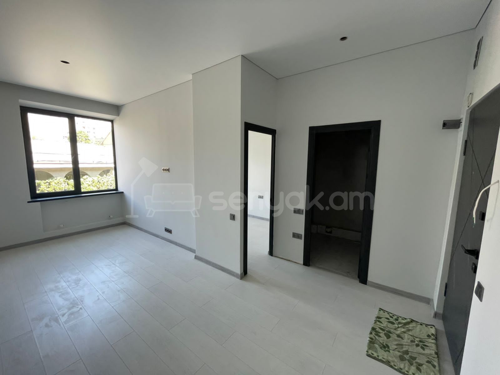 2 Սենյականոց Բնակարան Քարե Շենքում, 31քմ, 2/3 հարկ, Դիզայներական Վերանորոգված