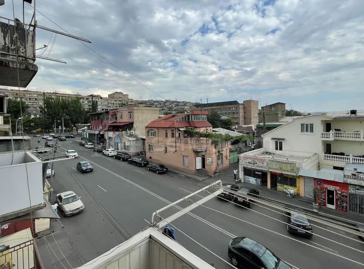 3 Սենյականոց Բնակարան Քարե Շենքում, 54քմ, 4/5 հարկ, Կապիտալ Վերանորոգված