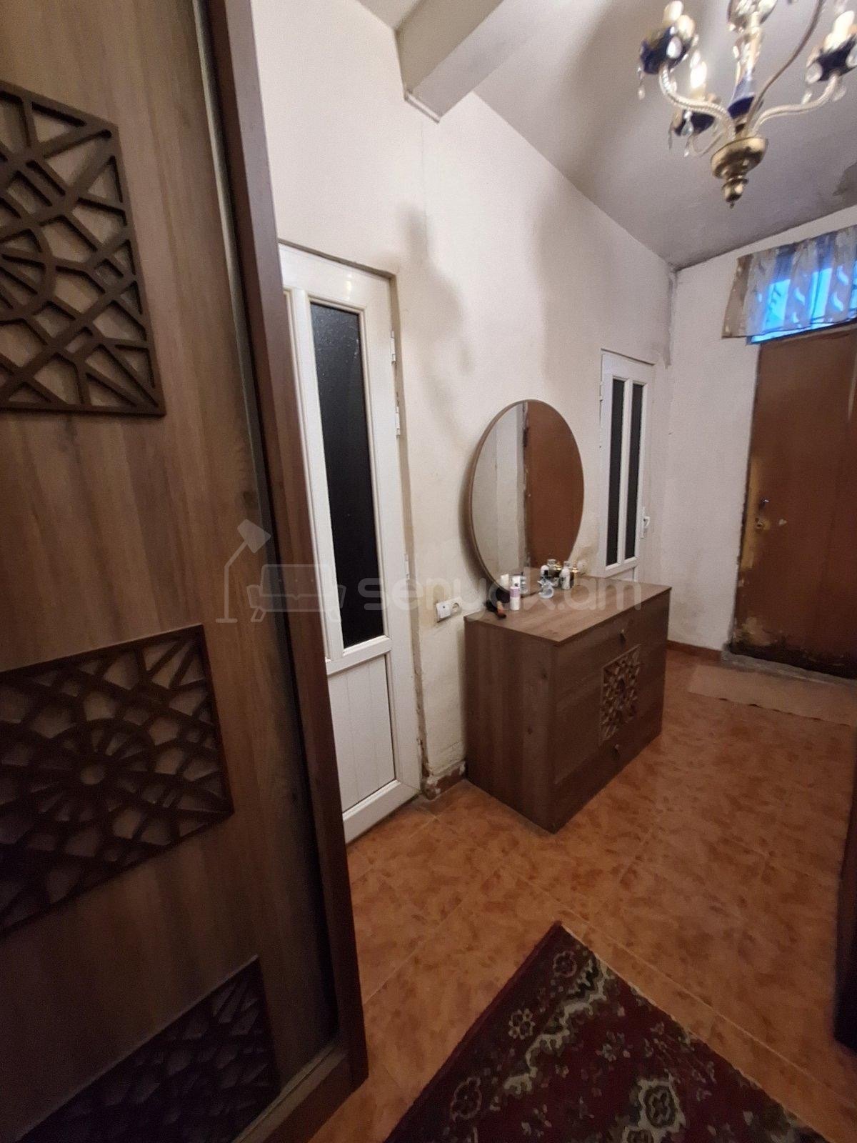 3 Սենյականոց Բնակարան Քարե Շենքում, 80քմ, 1/2 հարկ, Կոսմետիկ Վերանորոգված