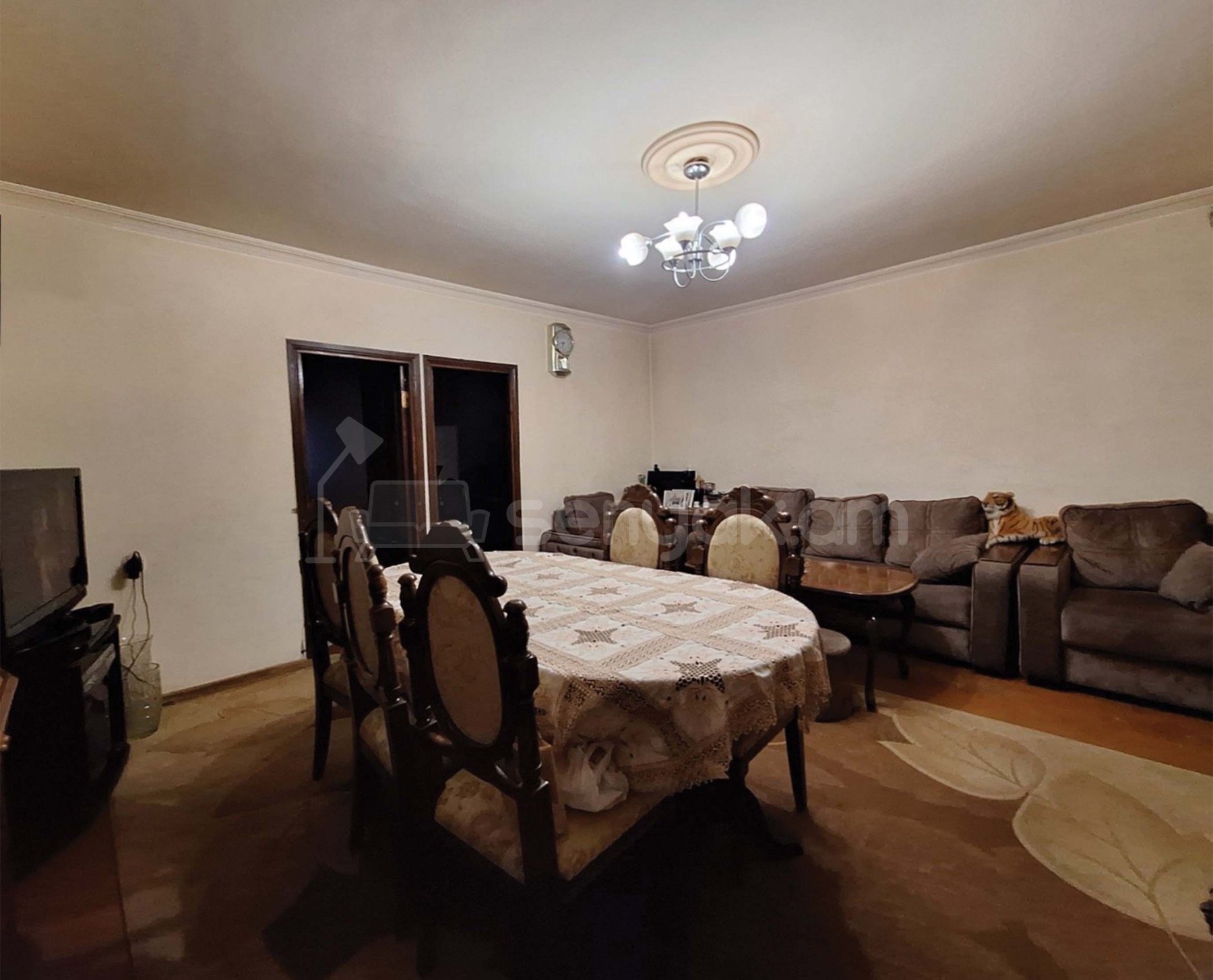 3 Սենյականոց Բնակարան Քարե Շենքում, 80քմ, 1/2 հարկ, Կոսմետիկ Վերանորոգված