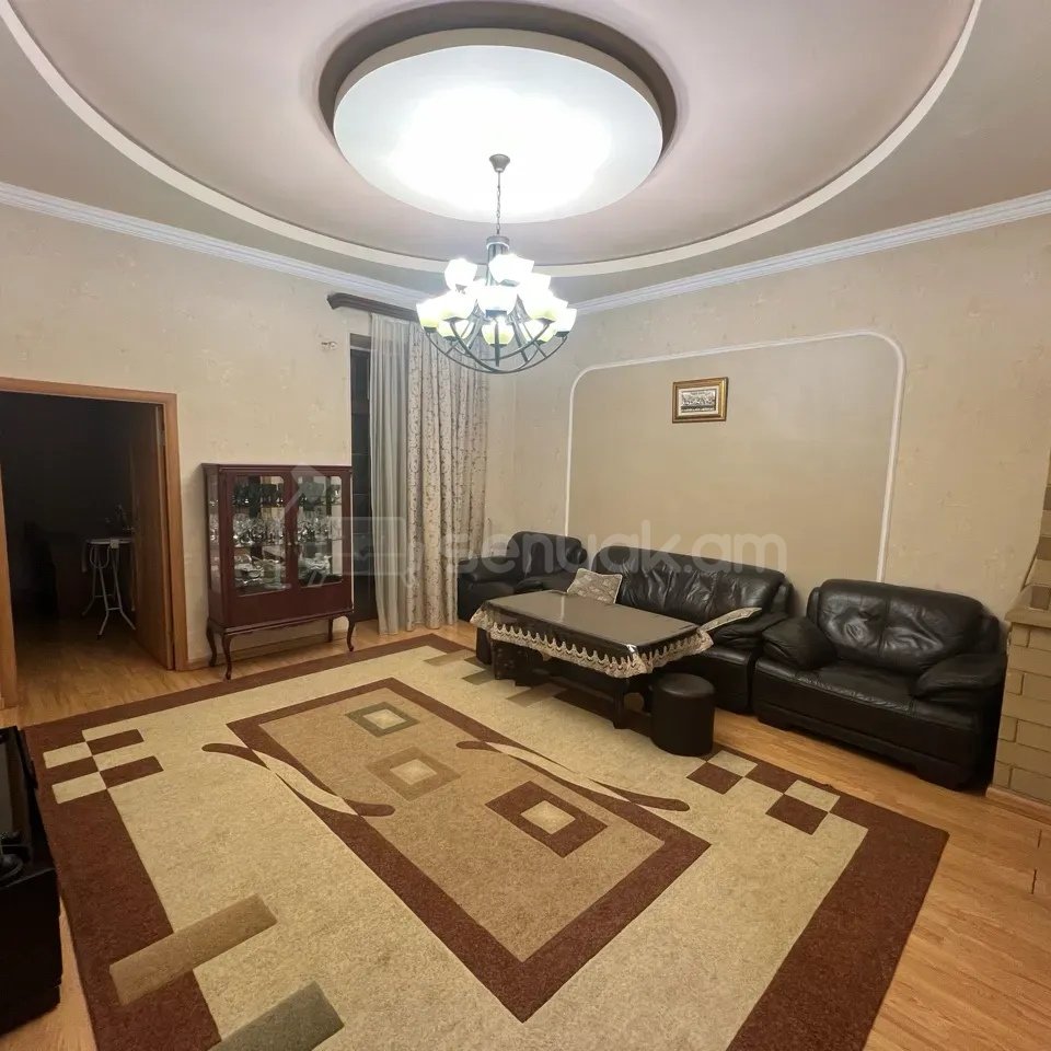 3 Սենյականոց Բնակարան Քարե Շենքում, 92քմ, 3/3 հարկ, Կապիտալ Վերանորոգված