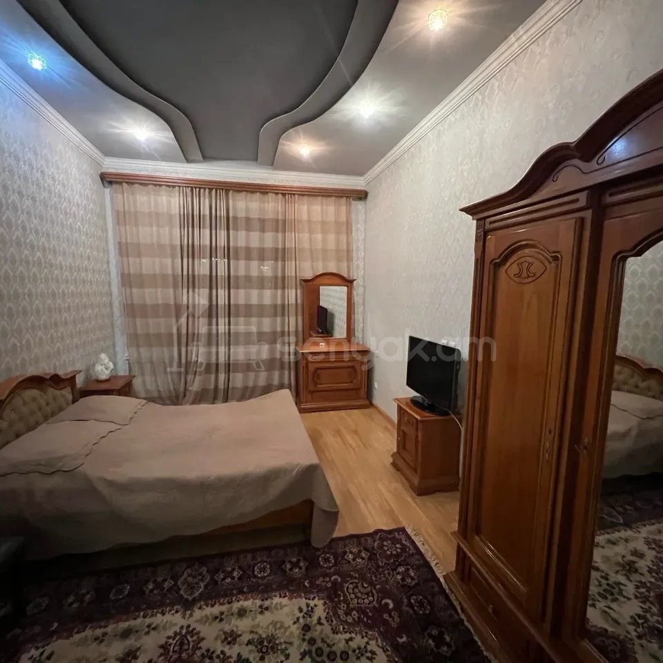 3 Սենյականոց Բնակարան Քարե Շենքում, 92քմ, 3/3 հարկ, Կապիտալ Վերանորոգված