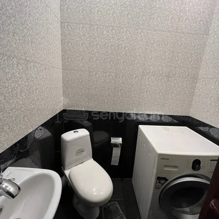 3 Սենյականոց Բնակարան Քարե Շենքում, 92քմ, 3/3 հարկ, Կապիտալ Վերանորոգված