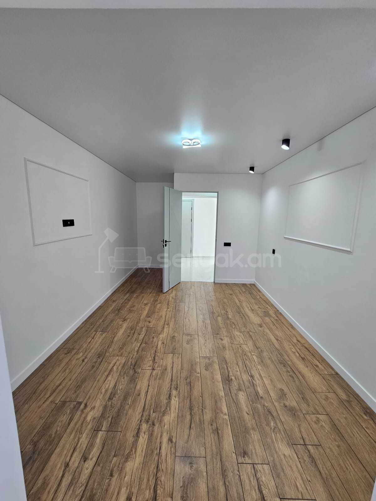 3 Սենյականոց Բնակարան Քարե Շենքում, 78քմ, 3/4 հարկ, Նորմալ Վիճակում