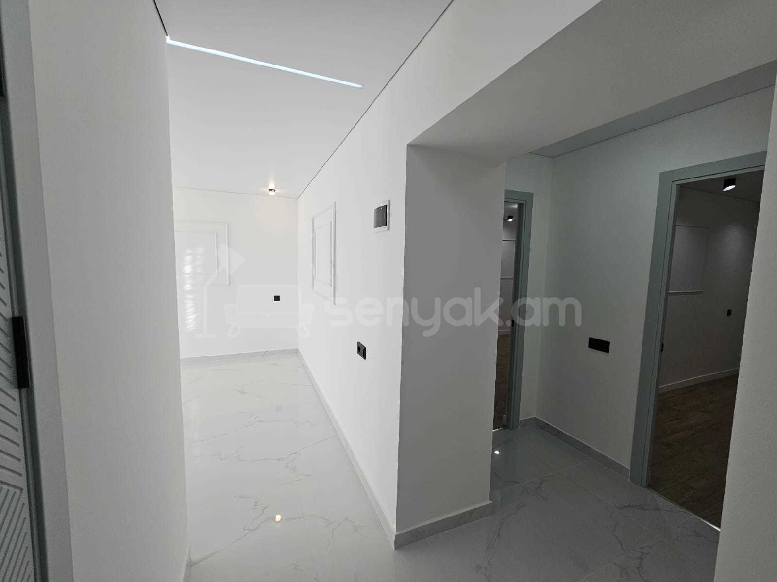 3 Սենյականոց Բնակարան Քարե Շենքում, 78քմ, 3/4 հարկ, Նորմալ Վիճակում