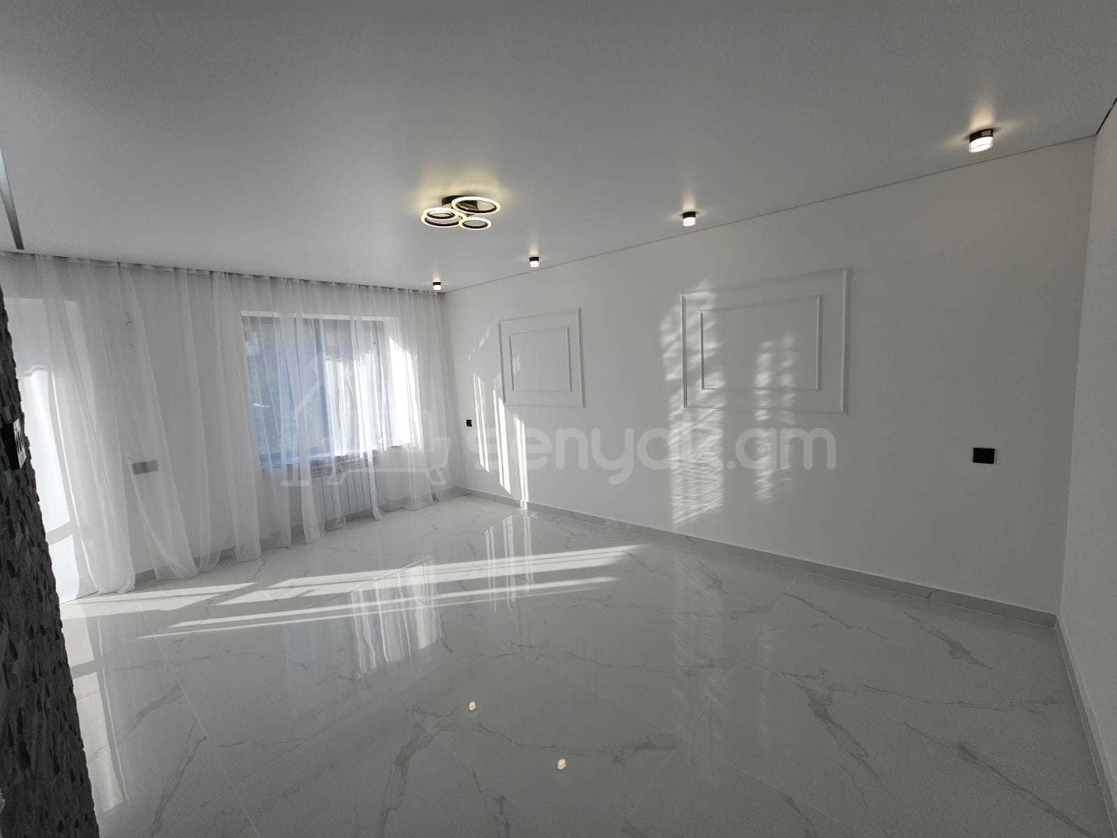 3 Սենյականոց Բնակարան Քարե Շենքում, 78քմ, 3/4 հարկ, Նորմալ Վիճակում