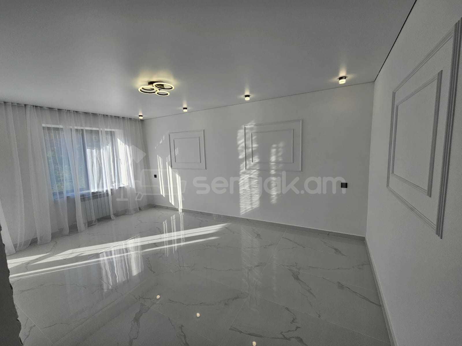 3 Սենյականոց Բնակարան Քարե Շենքում, 78քմ, 3/4 հարկ, Նորմալ Վիճակում