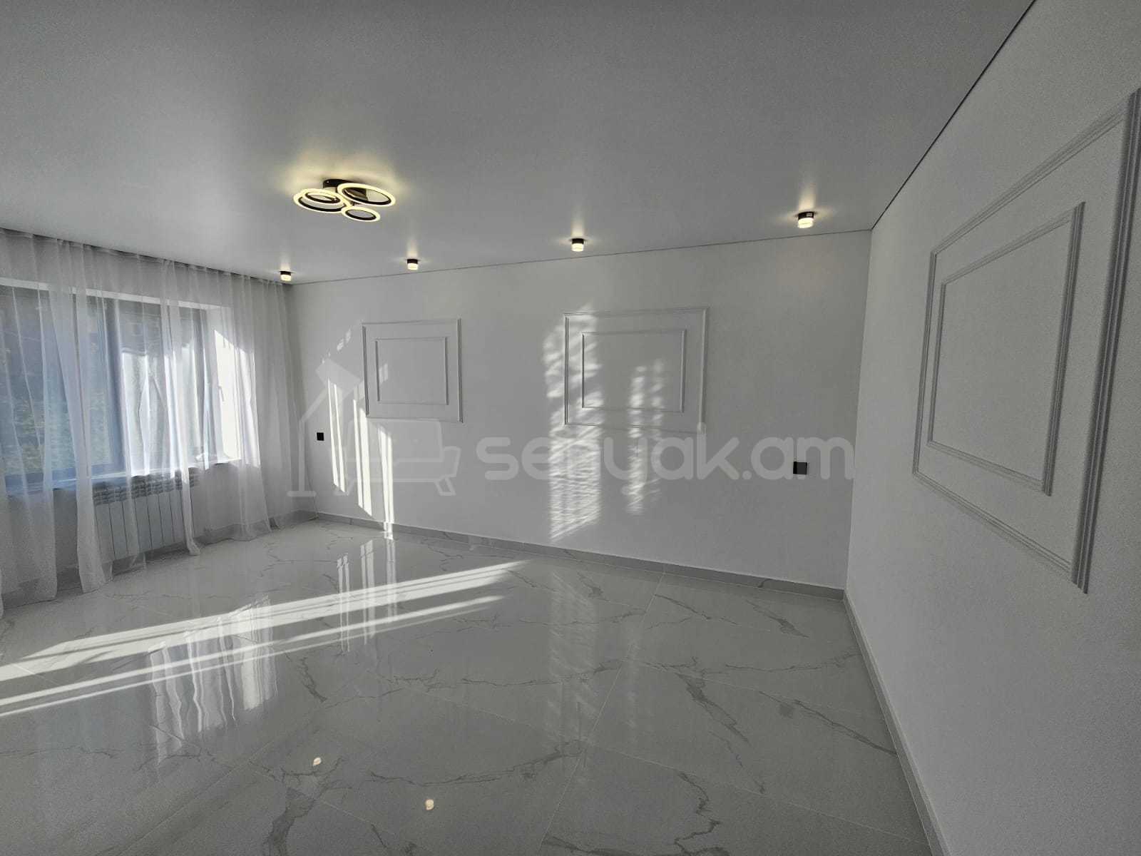 3 Սենյականոց Բնակարան Քարե Շենքում, 78քմ, 3/4 հարկ, Նորմալ Վիճակում